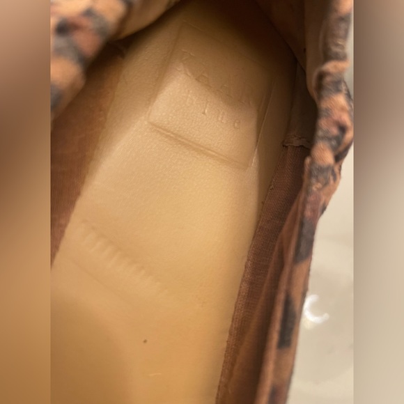 Cheetah Print Flats - Picture 2 of 3